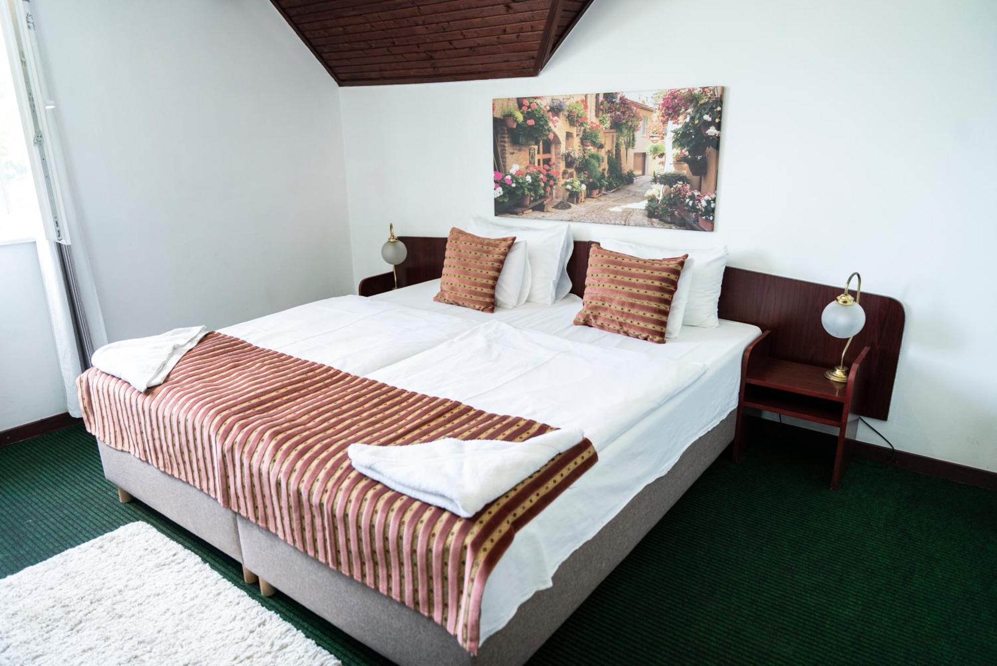Bagoly Fogado Hotel Gyomro Ngoại thất bức ảnh